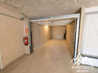 Discover this spacious garage, perfect for securing your vehicles and storage needs.