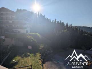 Discover this charming property nestled amidst the breathtaking scenery of the Alps.