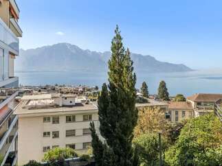 Experience breathtaking panoramic views of the serene lake and majestic mountains from this exceptional property.