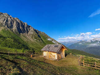 Discover this charming mountain cabin nestled amidst breathtaking alpine scenery.