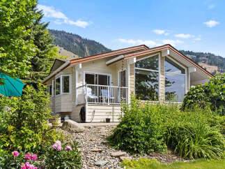 For Sale in Coldstream with 4 Beds and 3 Bathrooms