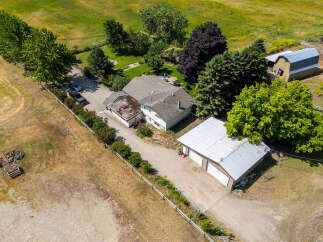 For Sale in Coldstream with 4 Beds and 3 Bathrooms
