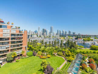 Experience luxury living with stunning city and marina views from this exquisite property.