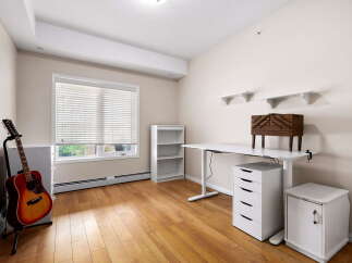 This versatile room features a dedicated workspace with a height-adjustable desk and ample storage, perfect for productivity or creative pursuits.