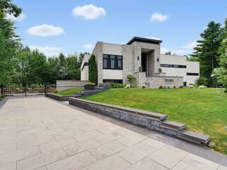 For Sale in Mirabel with 4 Bedrooms and 4 Bathrooms