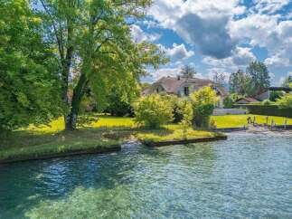 Experience luxurious lakeside living in this stunning property, featuring a beautiful home with expansive grounds and direct water access.