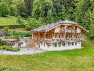 Experience luxury mountain living in this stunning chalet, nestled amidst lush greenery and mature trees.