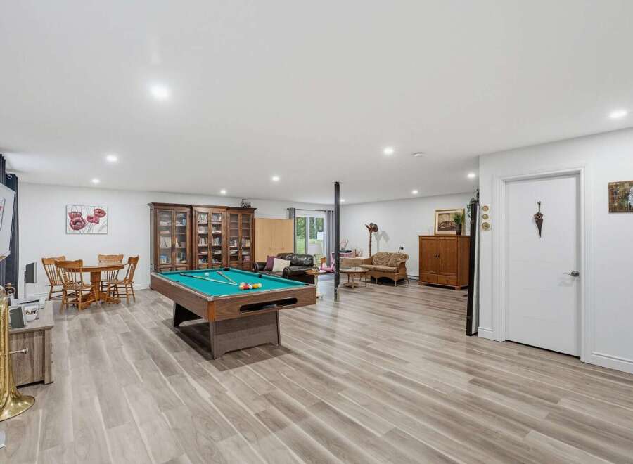 Discover this spacious finished basement, perfect for entertainment and relaxation.