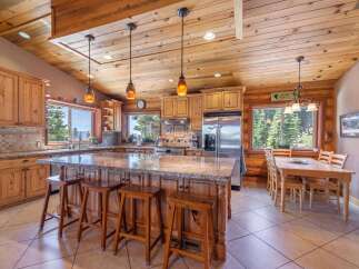 For Sale in Truckee with 4 Bedrooms and 4 Bathrooms