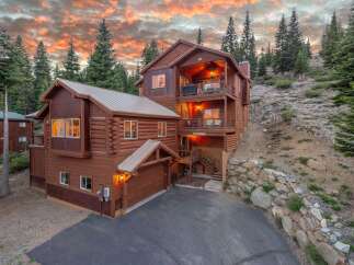 For Sale in Truckee with 4 Bedrooms and 4 Bathrooms
