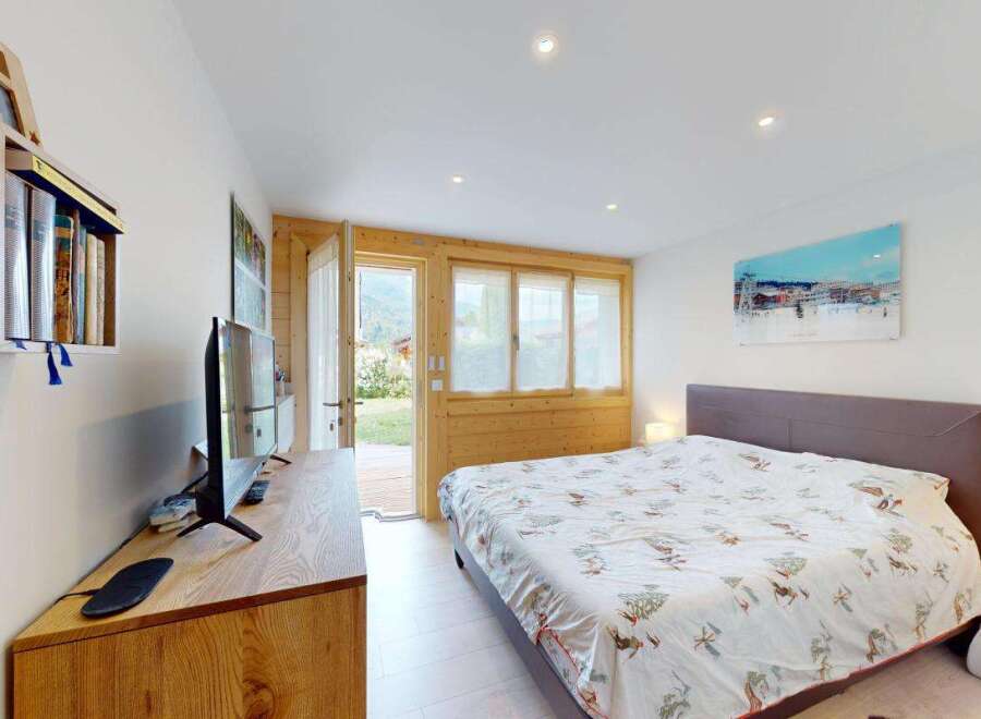 Experience cozy living in this charming bedroom featuring a comfortable bed with a nature-inspired duvet cover.
