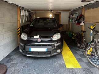 Discover this spacious garage, perfect for protecting your vehicles and storing your belongings.