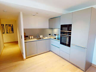 Discover this modern and compact kitchen, perfect for any home.