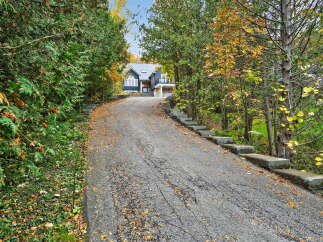 For Sale in Blue Mountains with 5 Beds and 6 Bathrooms
