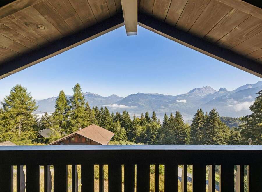 Experience breathtaking mountain vistas from this stunning property, offering a serene escape amidst nature's grandeur.