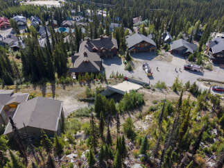 Discover luxury mountain living in this stunning property nestled amidst a serene forest landscape.