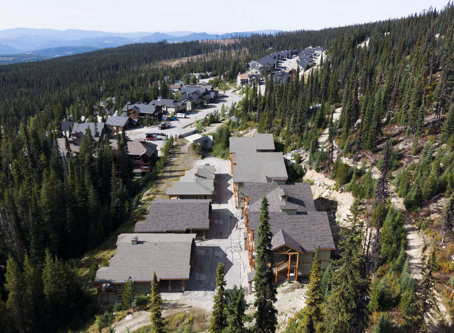Discover this stunning mountain retreat nestled amidst a dense evergreen forest, offering breathtaking panoramic views of rolling hills and distant mountains.