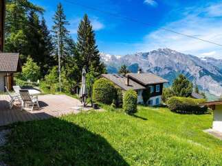 Villa for sale in La Tzoumaz with 4 Bedrooms