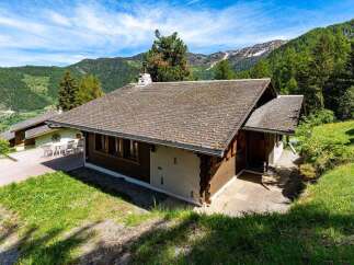 Villa for sale in La Tzoumaz with 4 Bedrooms