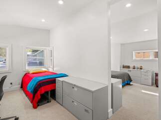 This versatile room offers a comfortable sleeping area with a twin bed, perfect for guests or a child.