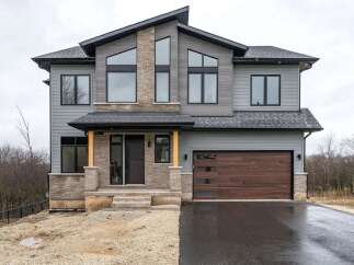 For Sale in Blue Mountains with 4 Bedrooms and 5 Bathrooms