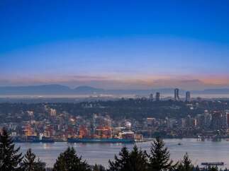Experience breathtaking panoramic views of the Vancouver skyline, including the bustling port and distant mountains, from this exceptional property.
