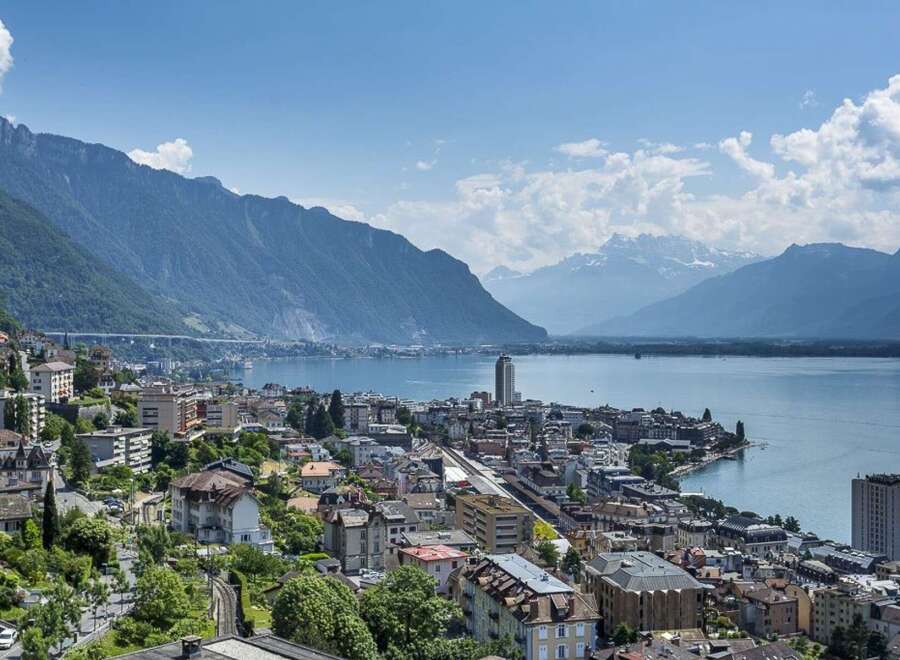 Discover breathtaking panoramic views of Lake Geneva and the majestic Alps from this stunning property.