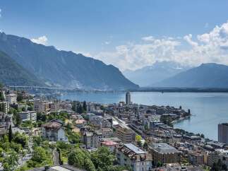 Discover breathtaking panoramic views of Lake Geneva and the majestic Alps from this stunning property.