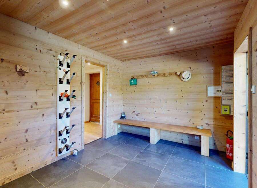 Discover this charming entryway, perfect for a mountain retreat, featuring a dedicated ski boot and pole rack.