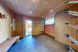 Discover this charming ski room, perfect for your mountain adventures.