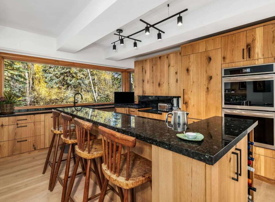 Experience the perfect blend of modern luxury and natural beauty in this stunning kitchen.