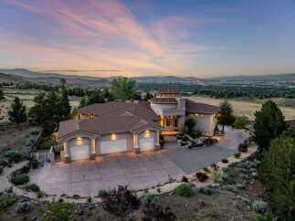 Experience luxury living with this stunning estate, boasting a modern architectural design and breathtaking panoramic views of the city and surrounding mountains.