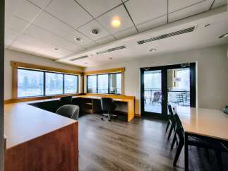 Enjoy stunning mountain views from this spacious common area, featuring a built-in desk with ample workspace and comfortable seating.
