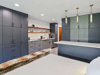 Experience modern living in this stylish studio apartment featuring a sleek, integrated kitchen with ample cabinetry and a convenient island.