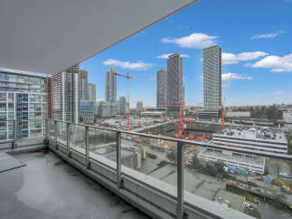 Experience breathtaking city and construction views from this spacious balcony, perfect for enjoying your morning coffee or evening relaxation.