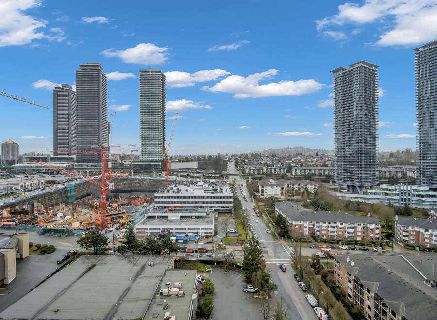 Experience modern urban living with this stunning high-rise development, featuring sleek architecture and expansive city views.