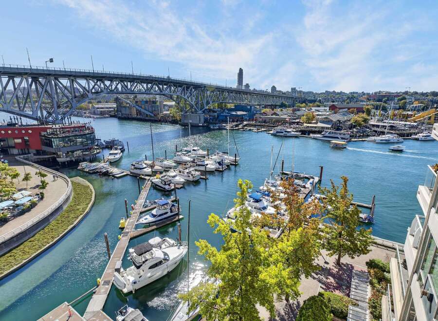 Experience waterfront living at its finest with this stunning property offering panoramic views of the marina and city skyline.