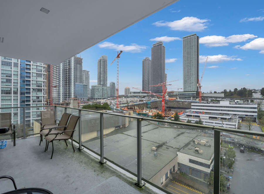 Experience breathtaking city and construction views from this spacious balcony, perfect for enjoying your morning coffee or evening relaxation.
