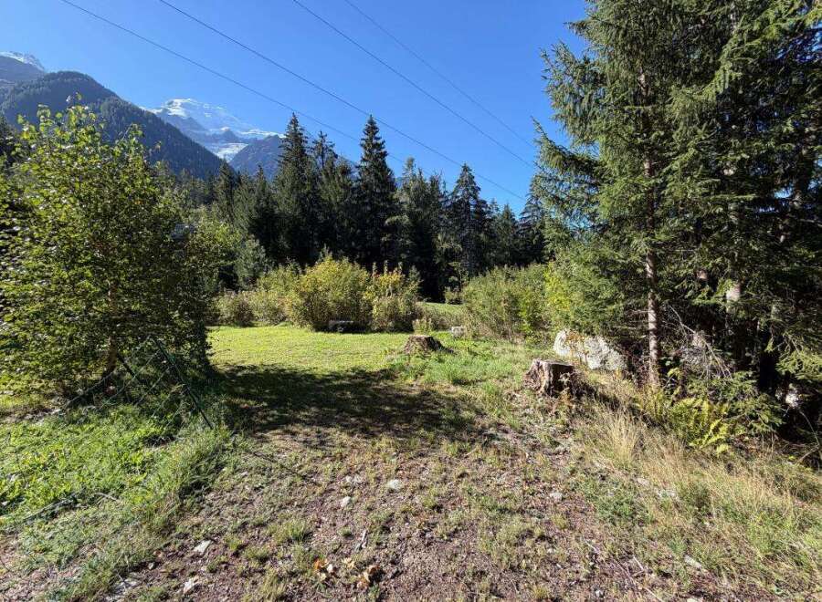 Discover this stunning property nestled amidst the majestic Alps, offering breathtaking mountain views and a serene natural setting.