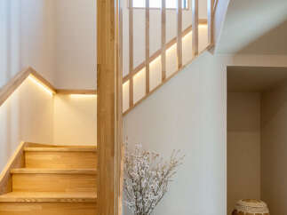 Experience modern living with this stunning staircase featuring warm wooden treads and integrated LED lighting for a sophisticated ambiance.