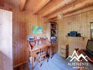 Discover this charming wooden room, perfect for a home office or study.