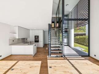 Semi-Detached in Fully with 5 Bedrooms and 4 Bathrooms