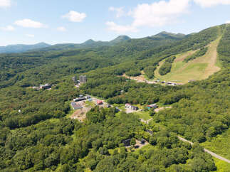 Discover this expansive mountain resort offering a blend of natural beauty and recreational facilities.