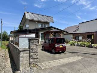Discover this charming property featuring a spacious garage, a covered outdoor seating area perfect for relaxation, and a well-maintained garden.