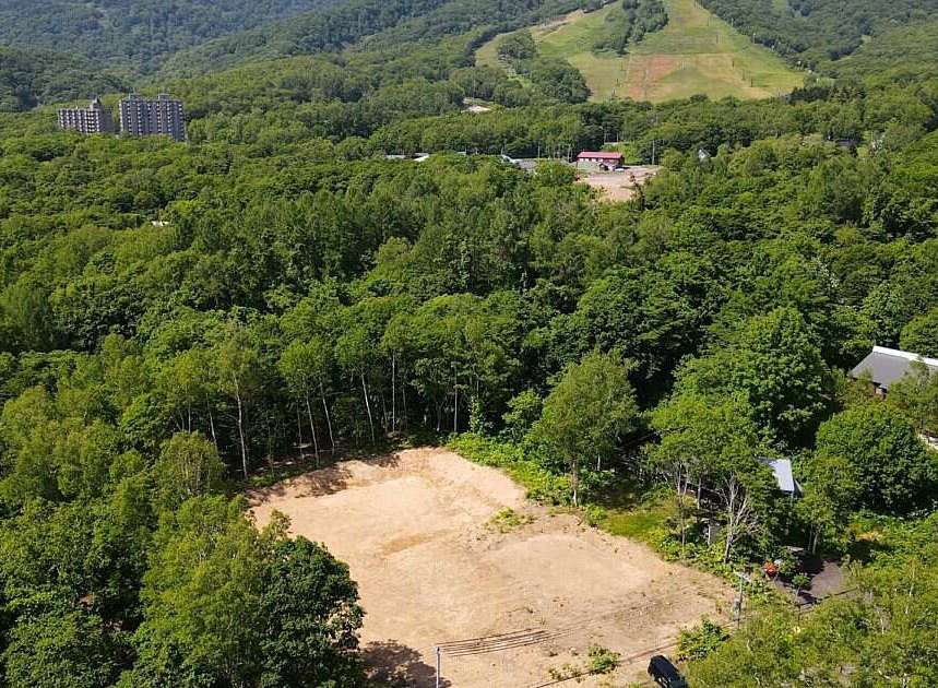 Discover an exceptional opportunity to build your dream home or a commercial venture in this prime location, nestled amidst lush greenery.