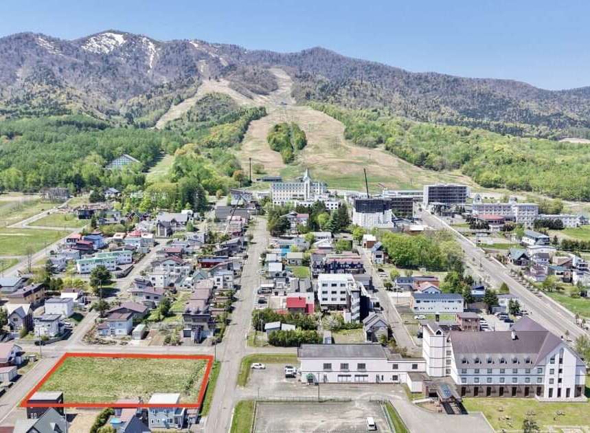 Discover this prime parcel of land, highlighted with a red border, offering a fantastic opportunity in a scenic mountain town.