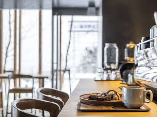 Experience a cozy ambiance in this cafe, perfect for a relaxing break.
