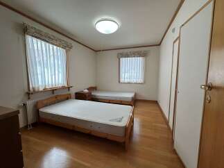 This charming bedroom features two comfortable twin beds, perfect for accommodating guests or family.