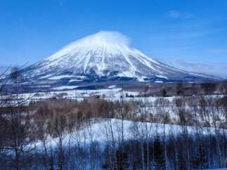Experience the serene beauty of a snow-capped mountain vista, perfect for a tranquil retreat.