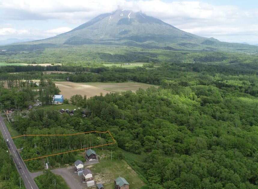 Discover this picturesque property nestled amidst lush greenery, offering a serene escape with a majestic mountain backdrop.